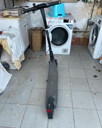 Monopattino elettrico ninebot