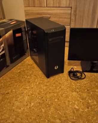 PC gaming 1080p GTX 1080 2 monitor e periferiche