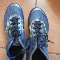 Scarpe da atletica chiodate 