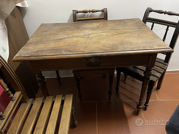 Tavolino e 3 sedie Artigianali in Legno Massello