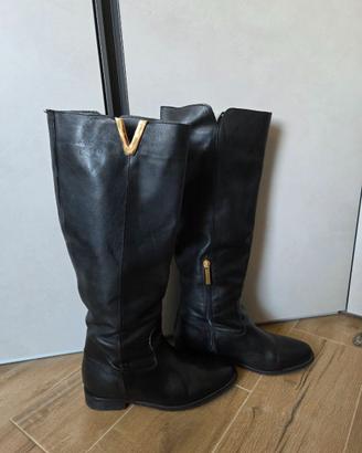 Stivali neri al ginocchio