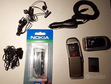 Lotto Vintage Nokia 2760 – 2 Telefoni + accessori