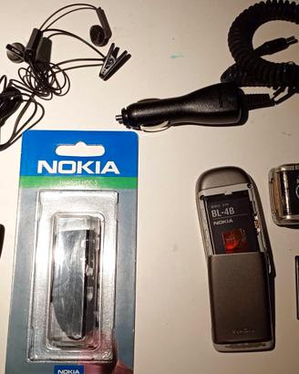 Lotto Vintage Nokia 2760 – 2 Telefoni + accessori