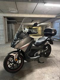 Honda integra 750