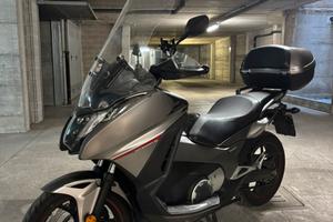 Honda integra 750