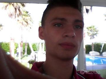 Cameriere oppure aiuto banconista