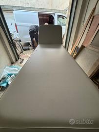 Lettino con schienale reclinabile