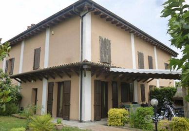 Immobile in asta di 234 m² con 4 locali e box auto