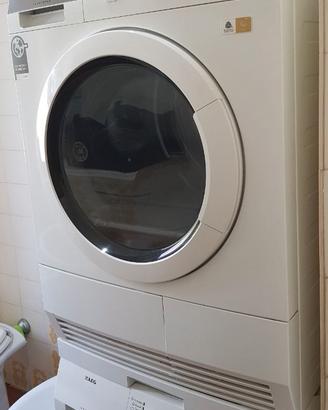 AEG: lavatrice 8 kg e asciugatrice 9 kg, sovrapp.