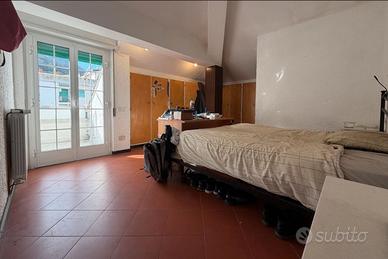 Ampia camera con terrazzo - SOLO FUORI SEDE