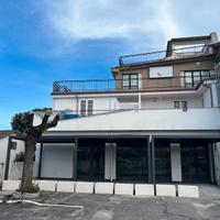 Ampio ufficio su Via Appia Nuova - frazionabile