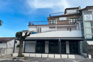 Ampio ufficio su Via Appia Nuova - frazionabile