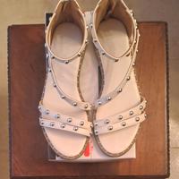 Sandali bianchi con borchie