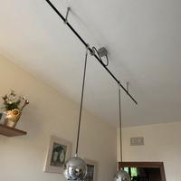 Lampadario moderno con due luci a sfera sospese