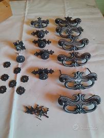 Set Maniglie e Pomoli Vintage in Metallo Brunito p
