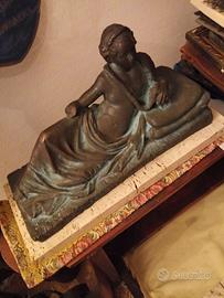 Statuette di scultura collez