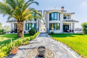 PORZIONE DI BIFAMILIARE A ROMA