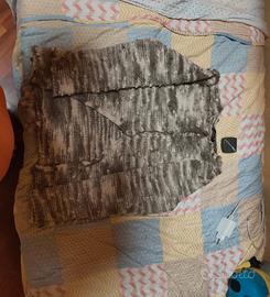 cardigan grigio e bianco 