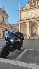 Yamaha R1 2021