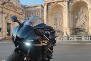 Yamaha R1 2021