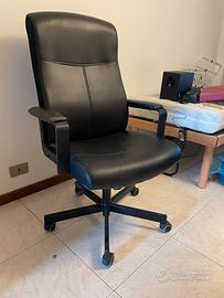 Sedia da ufficio nera (schienale alto)