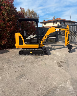 E291- ESCAVATORE CATERPILLAR 18 Q CON 560 ORE