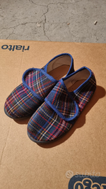 Scarpe pantofole da casa o asilo bambino