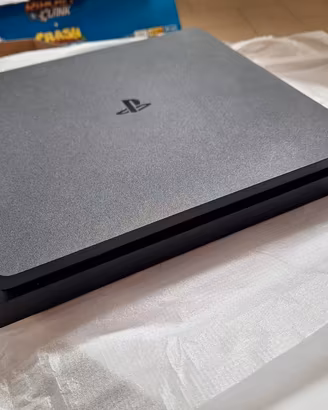 PS 4 SLIM +controller+ Giochi "da vetrina"
