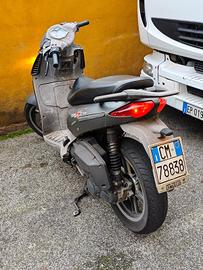 Aprilia sport city 200 scooter
