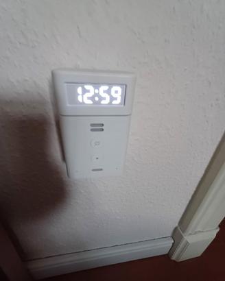 Amazon Echo Flex con orologio