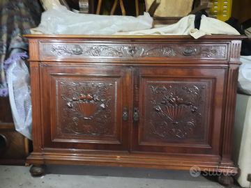 credenza con vetrina