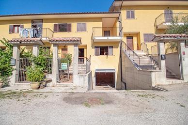 VILLA A SCHIERA A CITTADUCALE