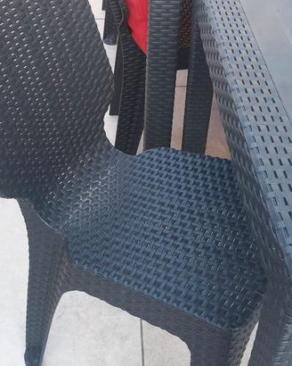 set tavolo e sedie da giardino