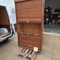 Armadio vintage con tapparelle