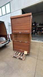 Armadio vintage con tapparelle