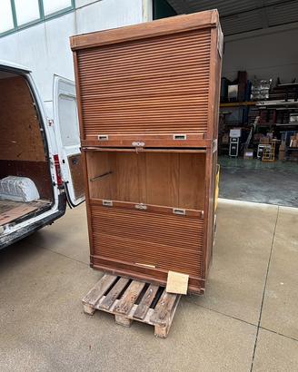 Armadio vintage con tapparelle