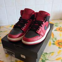 Scarpe Nike Jordan nere e rosse 