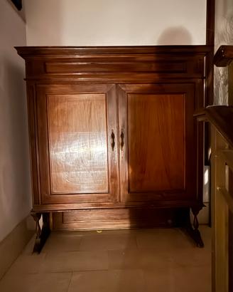 Credenzino in legno classico 2 ante con ripiani