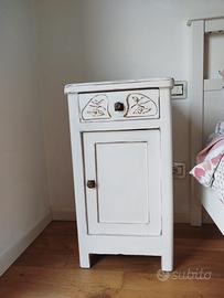 Coppia di comodini legno stile shabby chic