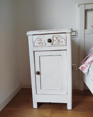 Coppia di comodini legno stile shabby chic