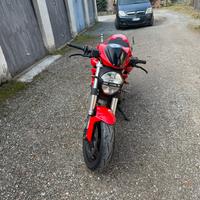 Ducati Monster 696
