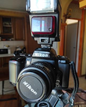 Nikon f-601 con cavalletto professionale Manfrotto