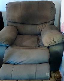 potrona comoda con alzatina gambe richiudibile