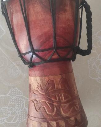 Djembe intagliato a mano