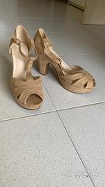 Scarpe scamosciate con tacco