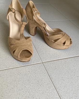 Scarpe scamosciate con tacco