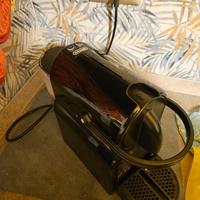 DeLonghi inissia a cialde nespresso e cappuccinat