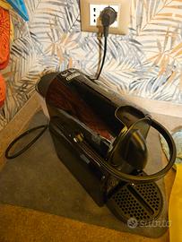 DeLonghi inissia a cialde nespresso e cappuccinat