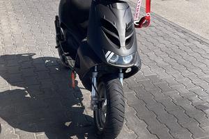 Aprilia sr nero, anni 2000 con qualche chilometro,