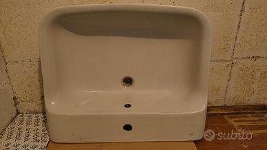 Lavandino con colonna e sifone